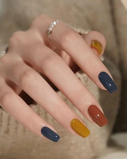 Elegant Minimalist Press-On Nail Set (24pcs) (DESIGN 7653)
