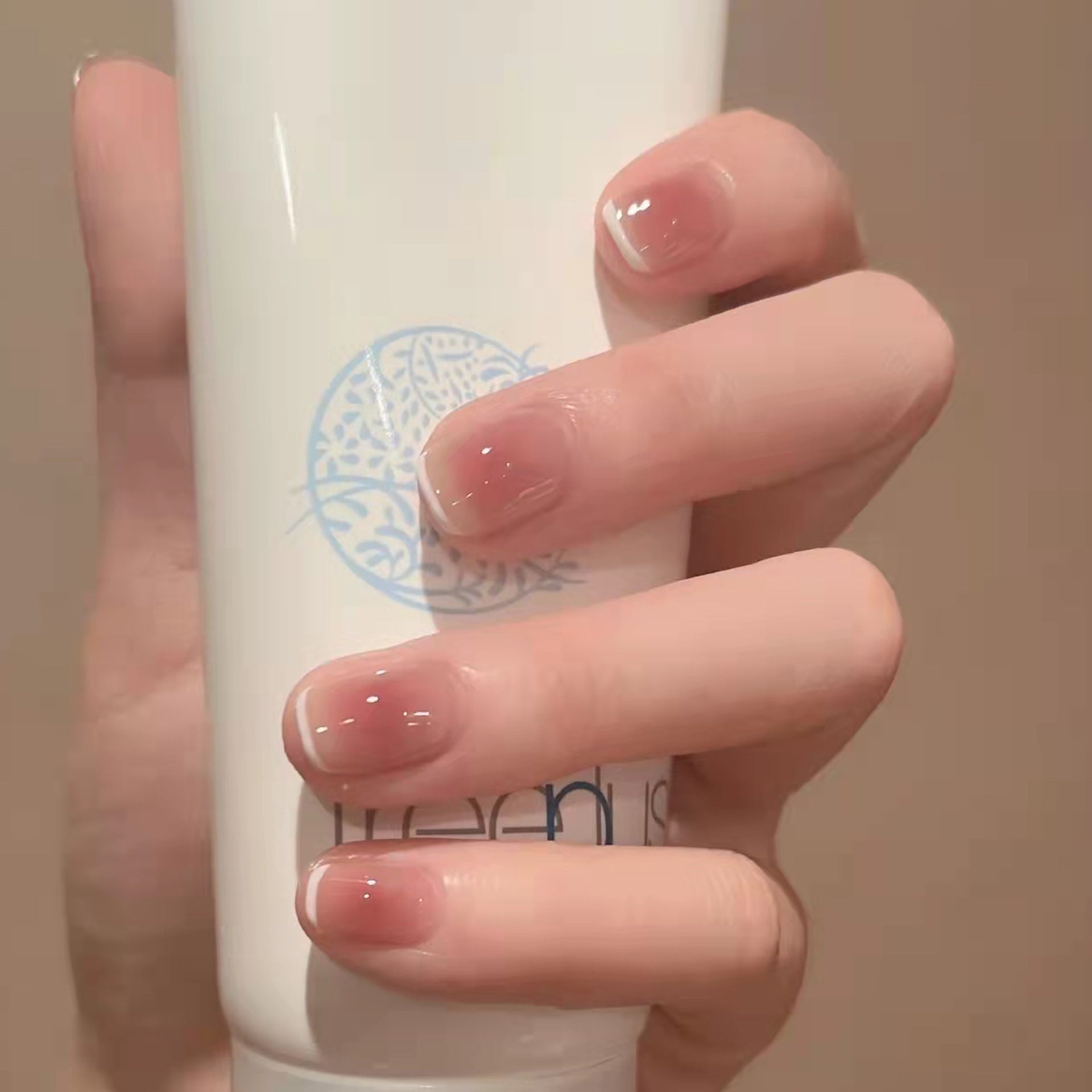 Elegant Minimalist Press-On Nail Set (24pcs) (DESIGN 7410)