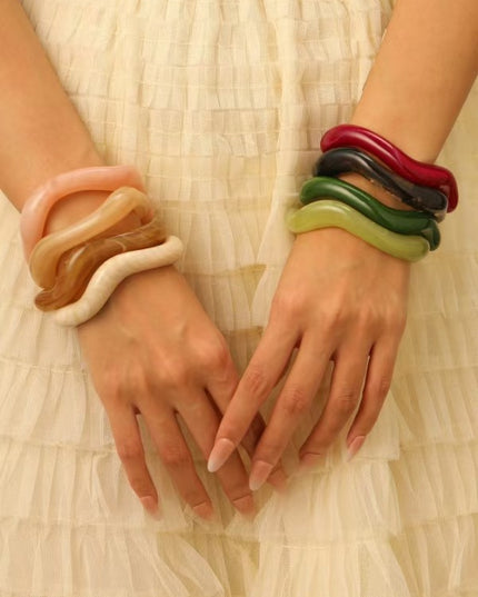 Girlresing resin bangle (DESIGN 9119)