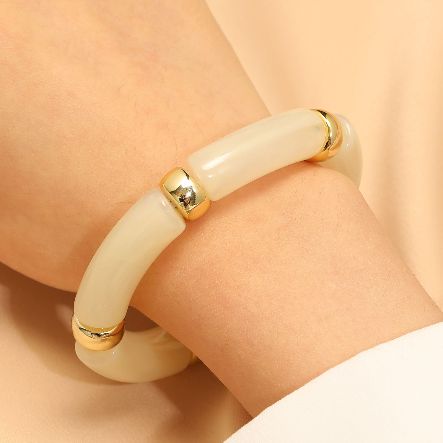 Girlresing resin bangle (DESIGN 9114)