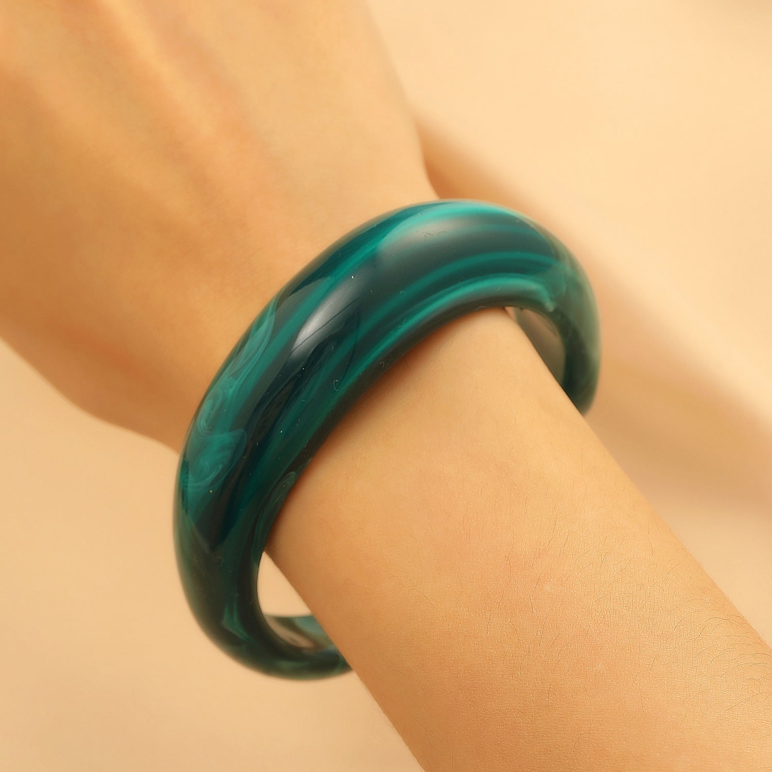 Girlresing resin bangle (DESIGN 9116)