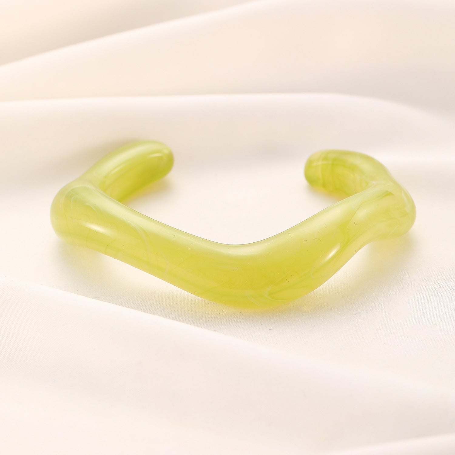 Girlresing resin bangle (DESIGN 9119)