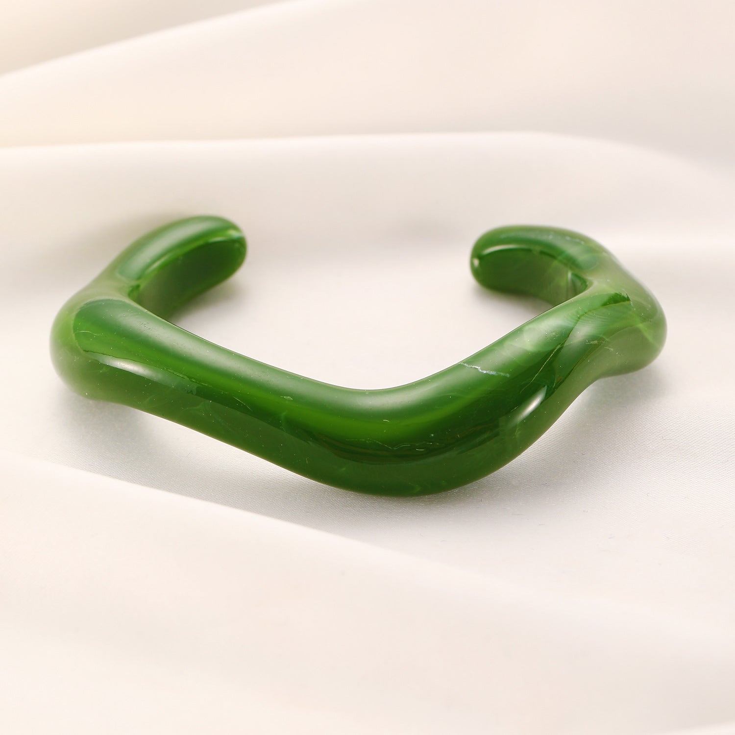 Girlresing resin bangle (DESIGN 9120)