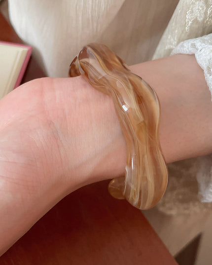 Girlresing resin bangle (DESIGN 9124)
