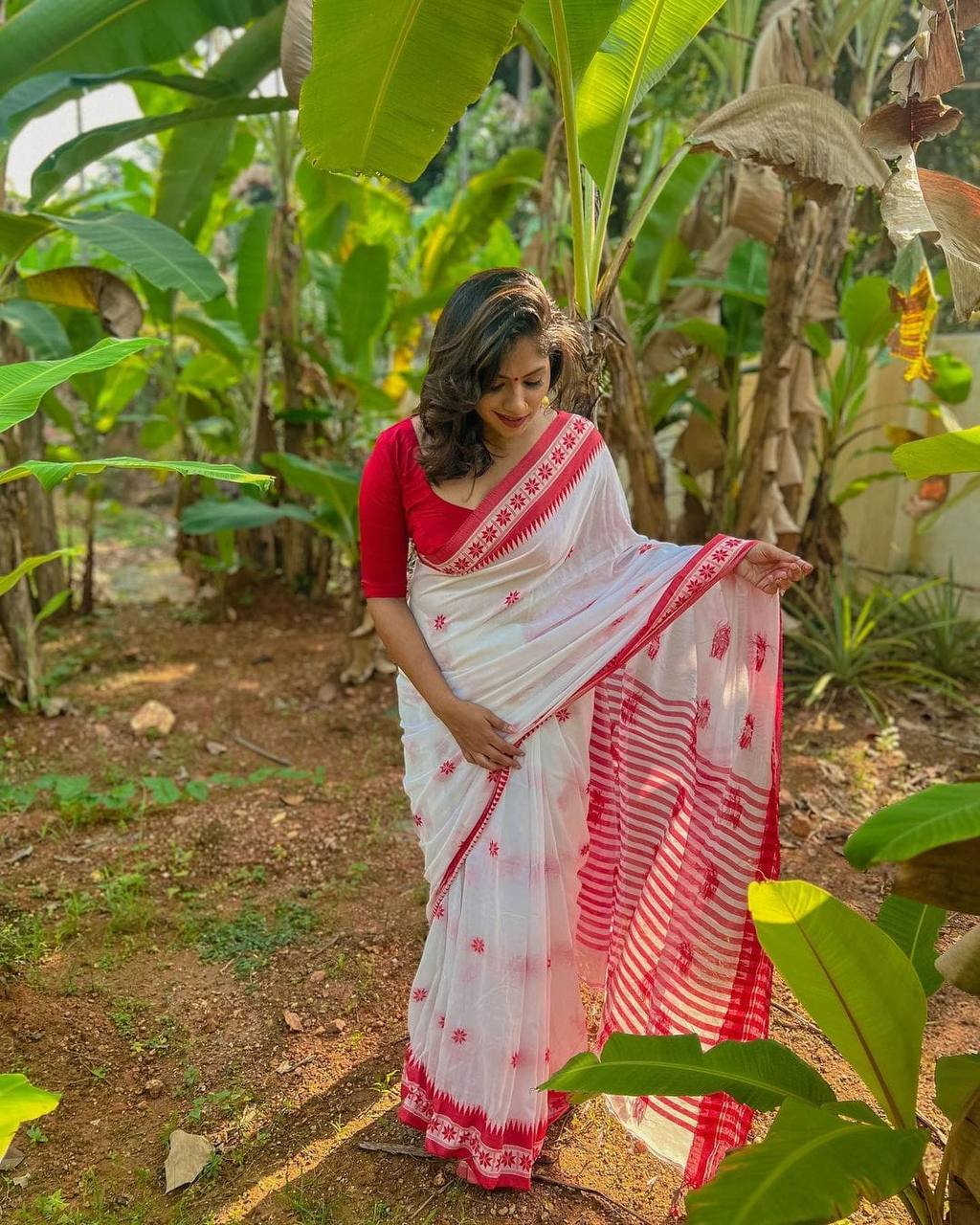 Shubh Lichi Slik Banarasi Saree