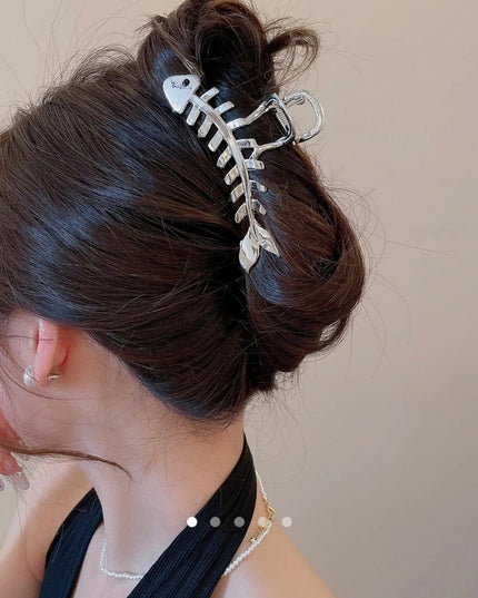 Fish Bone Skeleton Claw Clip – Silver Metal Statement Hair Claw | Edgy Aesthetic Hair Accessory for Women (VT-43)