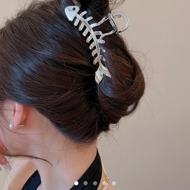 Fish Bone Skeleton Claw Clip – Silver Metal Statement Hair Claw | Edgy Aesthetic Hair Accessory for Women (VT-43)