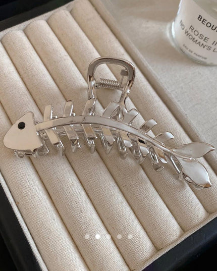 Fish Bone Skeleton Claw Clip – Silver Metal Statement Hair Claw | Edgy Aesthetic Hair Accessory for Women (VT-43)