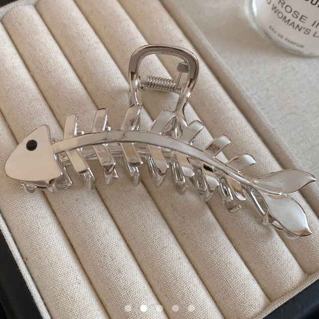 Fish Bone Skeleton Claw Clip – Silver Metal Statement Hair Claw | Edgy Aesthetic Hair Accessory for Women (VT-43)