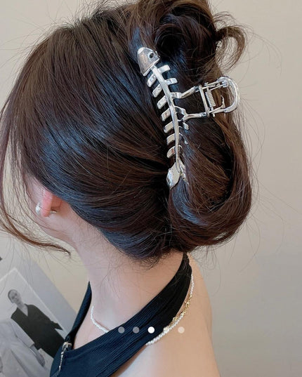 Fish Bone Skeleton Claw Clip – Silver Metal Statement Hair Claw | Edgy Aesthetic Hair Accessory for Women (VT-43)