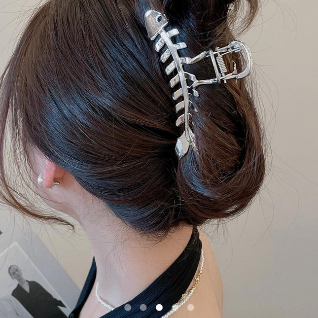 Fish Bone Skeleton Claw Clip – Silver Metal Statement Hair Claw | Edgy Aesthetic Hair Accessory for Women (VT-43)