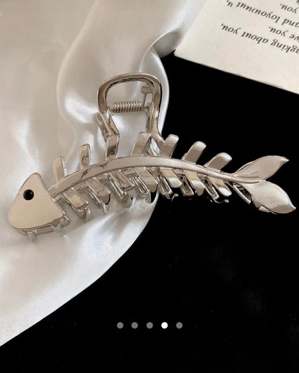 Fish Bone Skeleton Claw Clip – Silver Metal Statement Hair Claw | Edgy Aesthetic Hair Accessory for Women (VT-43)