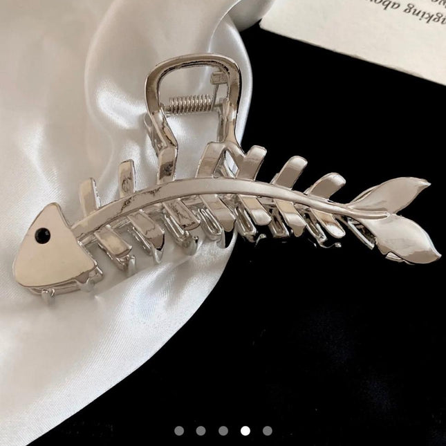Fish Bone Skeleton Claw Clip – Silver Metal Statement Hair Claw | Edgy Aesthetic Hair Accessory for Women (VT-43)