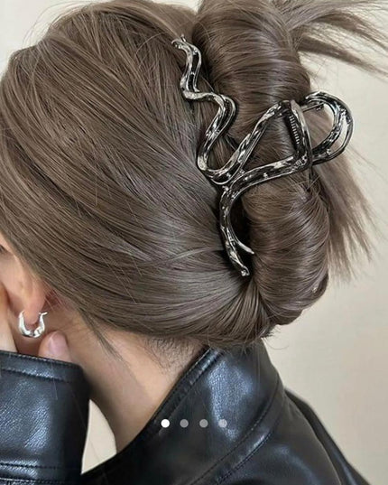 Silver Twisted Snake Hair Claw Clip for Women | Sculpted Metal Wave Hair Clutcher (VT-63)