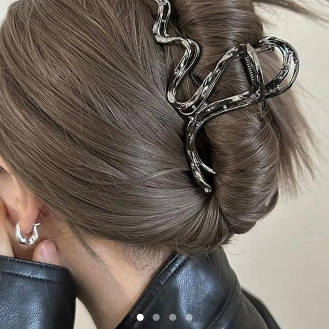 Silver Twisted Snake Hair Claw Clip for Women | Sculpted Metal Wave Hair Clutcher (VT-63)