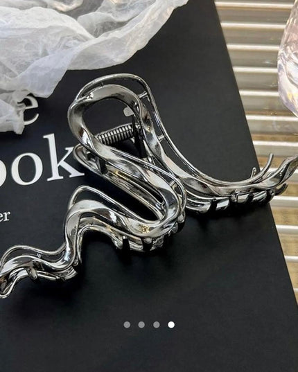 Silver Twisted Snake Hair Claw Clip for Women | Sculpted Metal Wave Hair Clutcher (VT-63)