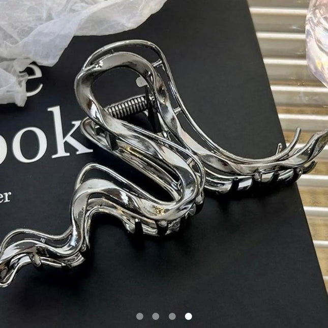 Silver Twisted Snake Hair Claw Clip for Women | Sculpted Metal Wave Hair Clutcher (VT-63)