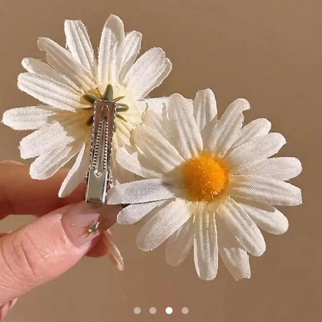 Daisy Flower Hair Clips Set of 4 | White Fabric Daisy Snap Clips for Braids & Plaits (VT-75)