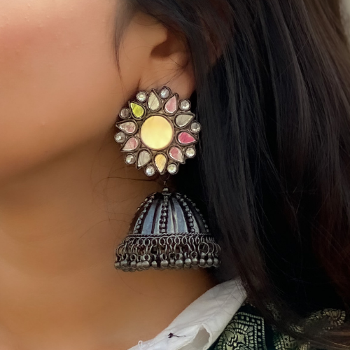 The Old-School Trick For Wearing Heavy Earrings Without Stretching Your  Earlobes | Watch