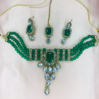 Boldly Enchanting Kundan Traditional Jewellery Set (DESIGN 280)