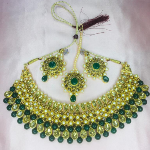 Enchanting Emerald Kundan Traditional Jewelry Set (DESIGN 287)